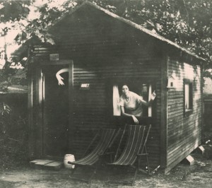 clubhouse 600sepia